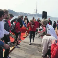 Krst tekačev začetnikov:  po zadnjici so jih dobili s copati izkušenih kolegov