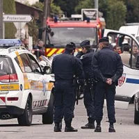 Policija v Toulousu &scaron;e vedno oblega osumljenca za tri napade