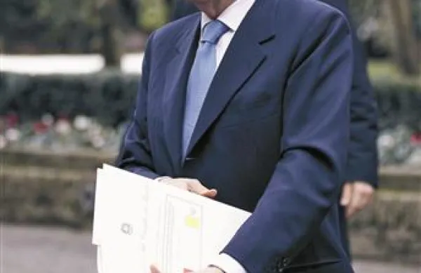Monti je preživel še eno zaupnico