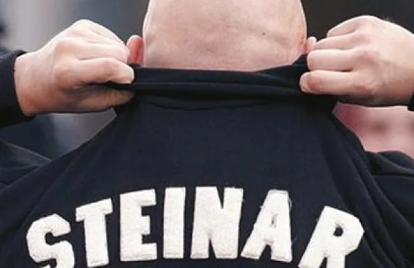 Obleke znamke Thor Steinar so priljubljene med pripadniki neonacističnega gibanja in različnih skrajnih desničarskih skupin