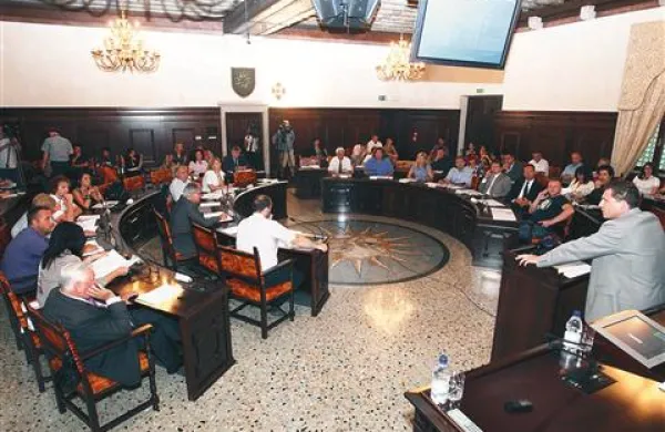 Opozicija zahteva sklic mestnega sveta, sedaj je na potezi župan