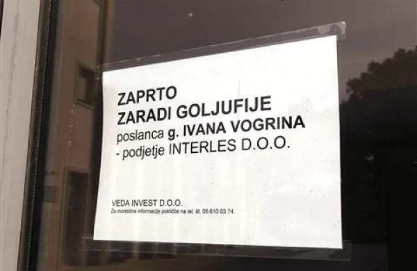 Poslanca Ivana Vogrina so  v Kopru deložirali