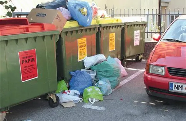  Tovrstni neugledni prizori naj bi se z destinacije odličnosti naposled poslovili