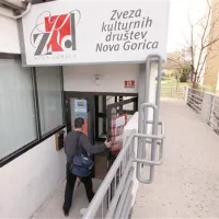 V šestih letih si je obtožena, ki je opravljala računovodske storitve za novogoriško zvezo kulturnih društev,  s poneverbo   nakazala dobrih 90.000 evrov