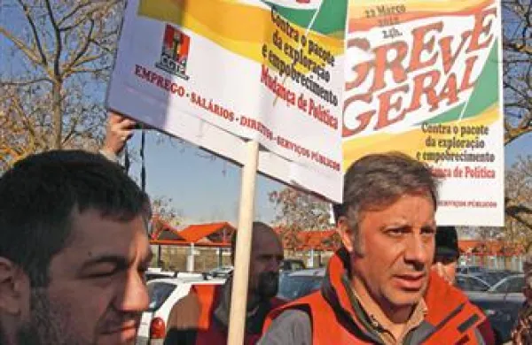 Zaradi varčevalnih ukrepov portugalske vlade so državljani danes odšli na ulice 