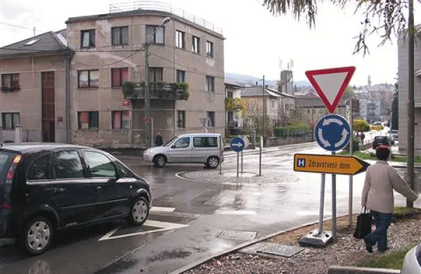 Krožišča so varnejša, vendar jih še ne znamo dobro uporabljati 