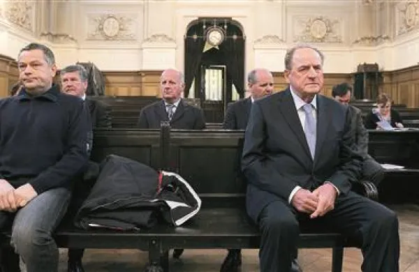Za obtožene v zadevi Čista lopata je tožilstvo predlagalo zaporne in denarne kazni, njihovi zagovorniki pa oprostitev