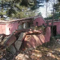 Zapuščeni, na pol podrti in smeti polni  bungalovi že več let zaprtega Motela Paradiso