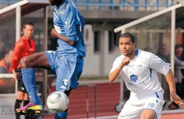 Welle N'diaye (v modrem dresu) je tudi v Velenju zaigral od prve minute