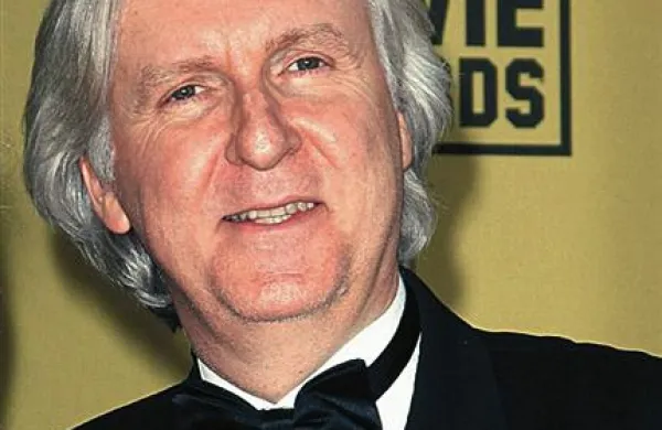 Kanadski režiser James Cameron je danes dosegel najglobljo točko pod morsko gladino