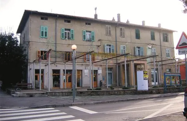 Sedež Centra za kulturo, šport in prireditve je že pred sedmimi leti kazal klavrno podobo 