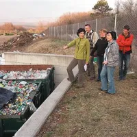 Ožja vodstvena ekipa sežanskih komunalcev in vodja medobčinskih redarjev ob ogledu dnevnega izkupička