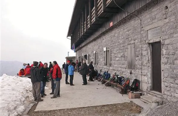  Prvi pohodniki so v nedeljo na Porezen prišli že zarana 