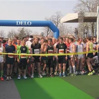 Na startu so se najboljši postavili v ospredje. Manjkajo pa še slovenski “top runners”, ki so jih na start spustili od spredaj.