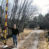 Strelišče pri sežanski Smodnišnici je varovano z  zapornicami, njegov bližnji sosed je Rudolf Pečar  