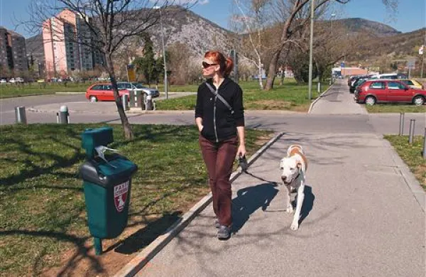 V Novi Gorici so postavili nove zabojnike za pasje iztrebke, ki so opremljeni s plastičnimi vrečkami