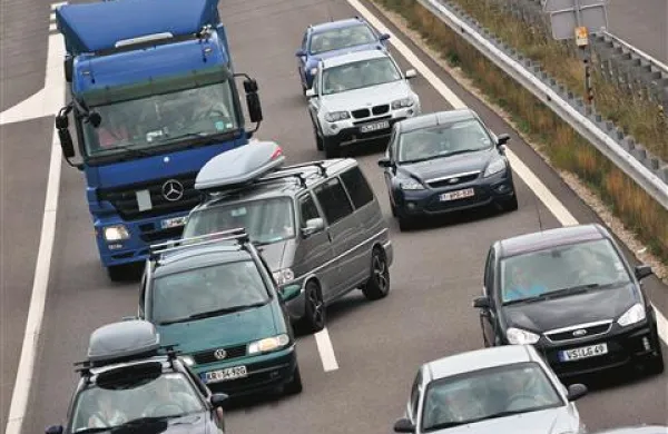Zaradi nesreče ja na primorski avtocesti nastal zastoj. Fotografija je simbolična
