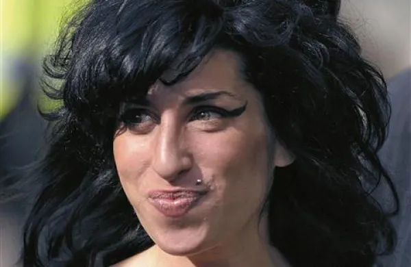 Kontroverzna pevka Amy Winehouse je po smrti lani poleti zapustila dediščino v višini 4,66 milijona ameriških dolarjev, ki jo bo podedovala njena bližnja družina
