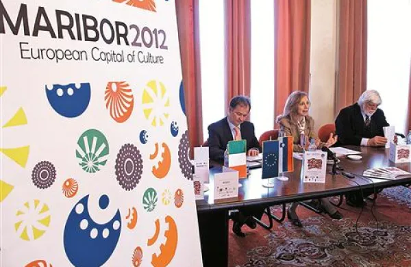 Aktivnosti italijanske kulturne ambasade v Mariboru so predstavili Maurizio Tremul, Rossella Franchini Sherifs in Toni Biloslav