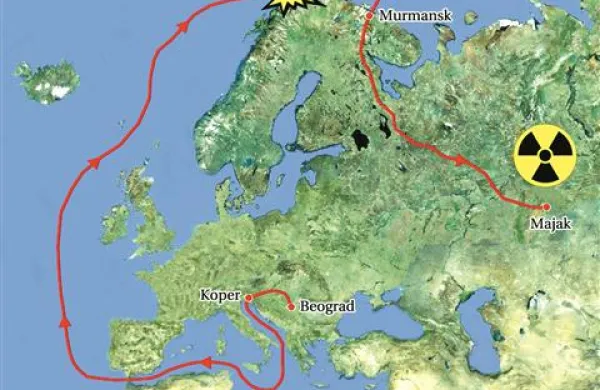 Na upravi za jedrsko varnost pravijo, da je po njihovih informacijah v ladjo začela vdirati voda, potem ko je radioaktivni tovor že iztovorila v Murmansku in je prazna plula proti Evropi