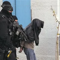 Francoska policija je davi aretirala približno 20 domnevnih islamistov, večino v Toulouseu