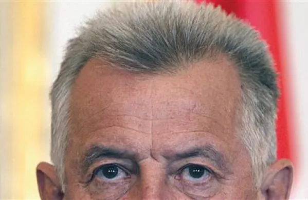Madžarska univerza je predsedniku Palu Schmittu zaradi plagiatorstva odvzela doktorat iz leta 1992