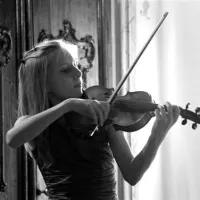 Violinistka Nika Toškan