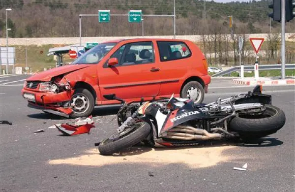 Minuli konec tedna sta se na primorskih cestah poškodovala italijanska motorista, eden huje, drugi pa  je utrpel le manjše odrgnine (fotografija je simbolična)