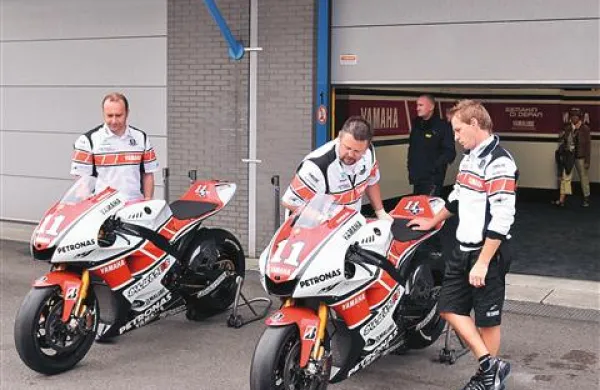 Jure Pellegrini (v ospredju desno) bo tudi letos del tovarniške ekipe Yamaha 