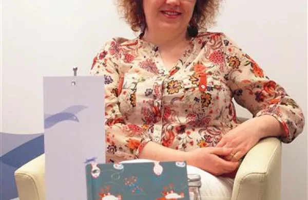 Pri založbi Mladinska knjiga je pred dnevi izšel romaneskni prvenec Stanke Hrastelj Igranje