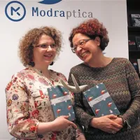 Pri založbi Mladinska knjiga je pred dnevi izšel romaneskni prvenec Stanke Hrastelj (levo) Igranje