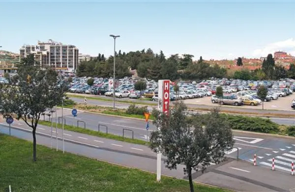 Poslej bo z velikim delom območja med Banko Koper, sodiščem in Vojkovim nabrežjem upravljal Grafist
