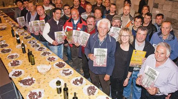 Druženje vina in suhih mesnin na Vrheh
