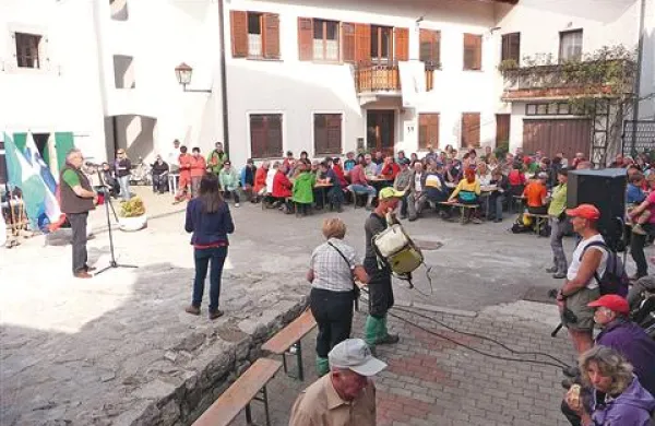 Več sto ljudi po sledeh Staniča