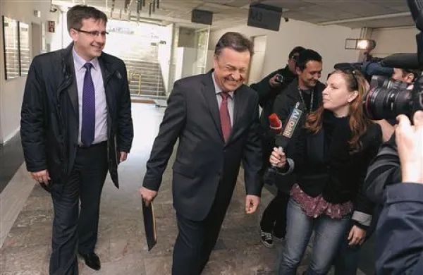 Pahorja ni bilo na Jankovićevo levico