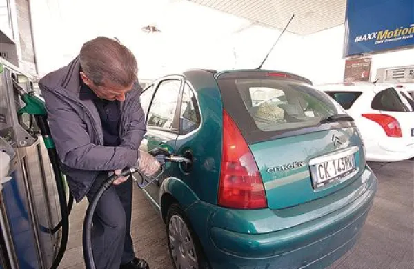 Italijanskim voznikom bodo slovenske črpalke še naprej vabljive