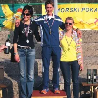 Najhitrejše v kategoriji žensk 35-44, z leve Jana Kotar Ilijaš, Kristina Bele in Slavka Drobnič, Dolenjka, ki jo je ljubezen pripeljala v Postojno. Slavka je bila v soboto bronasta tudi na teku v Uncu, v absolutni kategoriji, kjer je slavila Kristina.