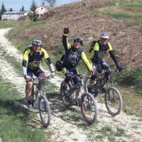 Trojica iz Slo-Istra MTB foruma so bili “metla” za kolesarje, tekači pa so v cilj prihajali še dolgo za njimi