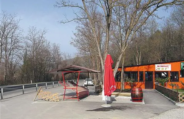 Začasna stojnica Krmačevih v Dragonji