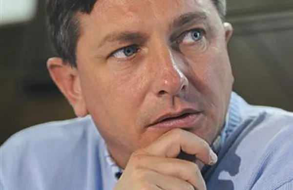 Borut Pahor kandidature še ni uradno potrdil