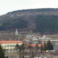 Magneti, ki v Gračišče privabljajo vse več investitorjev, so očitni: šola, vrtec, trgovina, pošta, gostilna, bencinska črpalka, vaški dom ... 