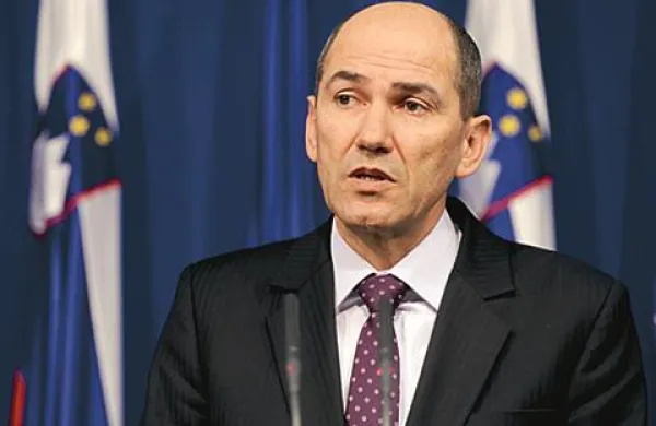 “Vsak dan, ko Slovenija nima operativnega proračuna, nas stane,” je na seji Ekonomsko-socialnega sveta takoj po seji vlade povedal premier Janez Janša