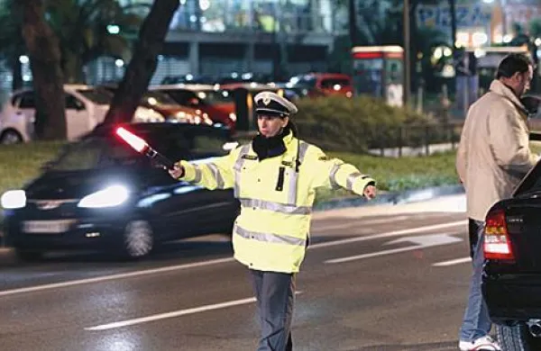 Policijski sindikat Slovenije je danes vladi tudi uradno napovedal začetek stavke 18. aprila ob 6. uri
