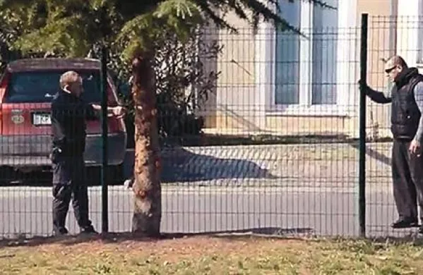 “Kaj si normalen?” je na očitno prestrašenega varnostnika kričal znani Izolan.