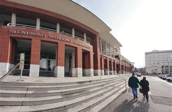 Novogoriško gledališče  laže diha, saj je država  nakazala svoj del denarja, ki ga mora SNG plačati zaradi tožbe SGP Gorica