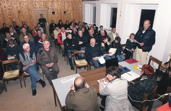 Javna obravnava o drugem tiru je napolnila vaški dom v Gabrovici