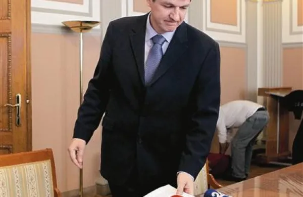 Janez Šušteršič ostaja pri zavezi o triodstotnem primanjkljaju 