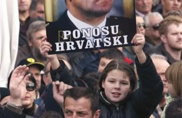 V hrvaško prestolnico naj bi v petek prišli udeleženci iz Madžarske, Bolgarije, Poljske, Belgije, Francije, Nemčije in Avstrije, ki bodo v soboto v središču Zagreba med drugim obeležili prvo obletnico razsodbe Mednarodnega sodišča za vojne zločine na območju nekdanje Jugoslavije proti hrvaškima generaloma Anteju Gotovini in Mladenu Markaču