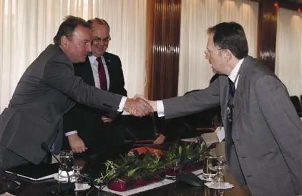Poslanec SDS Andrej Šircelj, poslanec NSi Jožef Horvat in državni sekretar na ministrstvu za zunanje zadeve Igor Senčar.