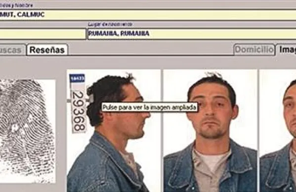 Prstni odtis in fotografije osumljenega so bile včeraj še vedno na spletni strani policije med iskanimi osebami